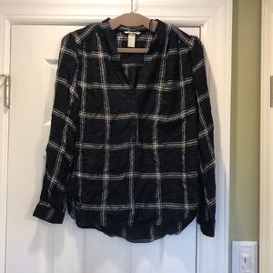 Women's H&M navy and white flannel half button